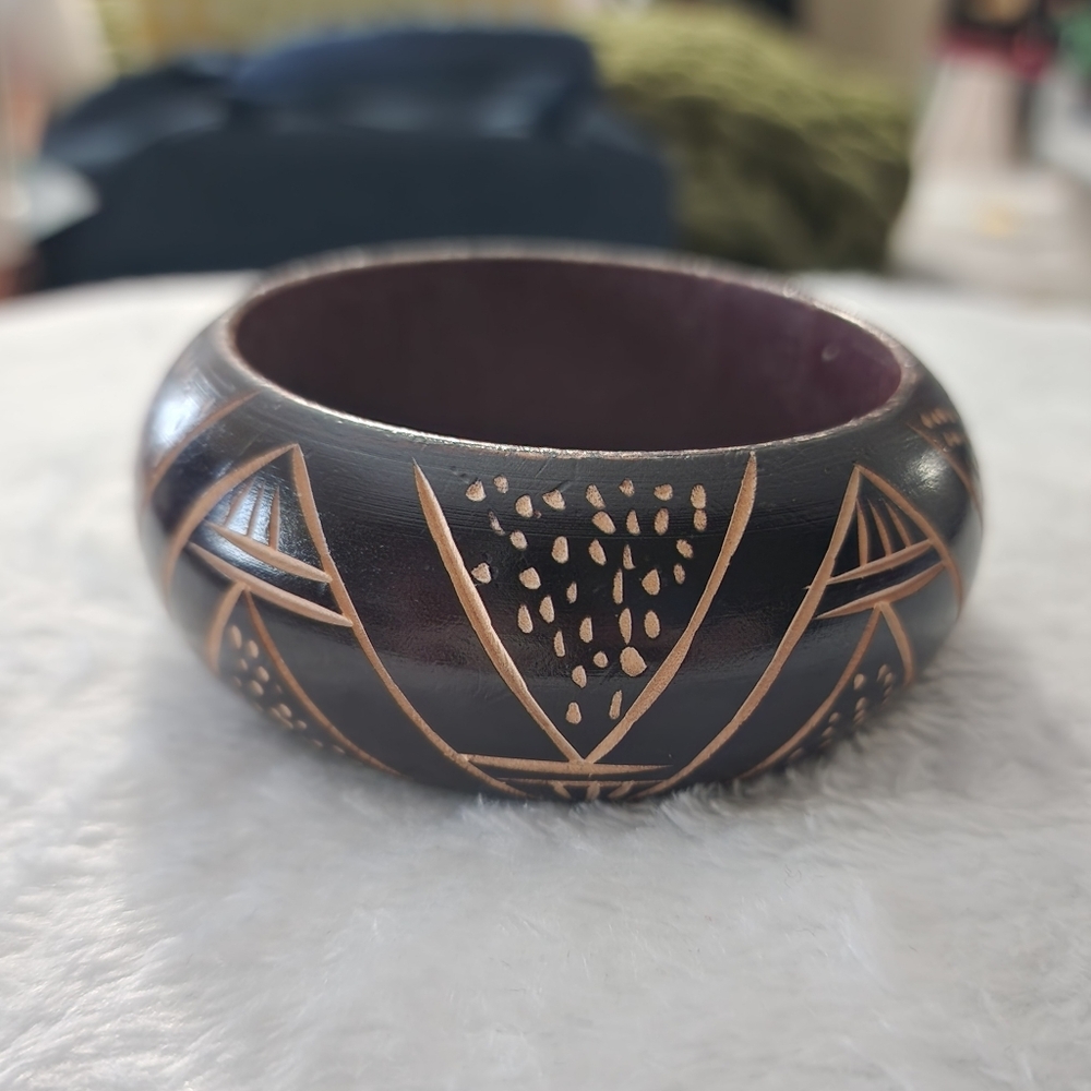 Chunky vtg etched wood bangle